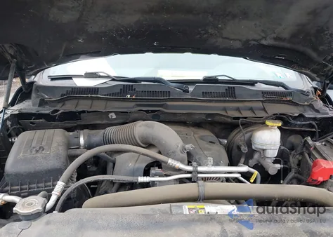 2018 Ram 1500 Express 4X4 6'4 Box z USA, uszkodzony, nr VIN 1C6RR7FT5JS320998